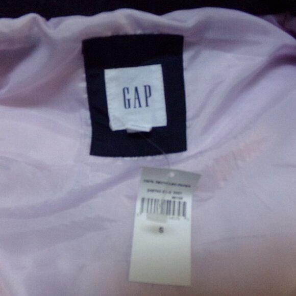NWT Gap Puffer Vest in Navy Blue - Picture 2 of 4